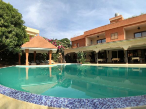 Отель Le Clos Des Papillons  Мбур